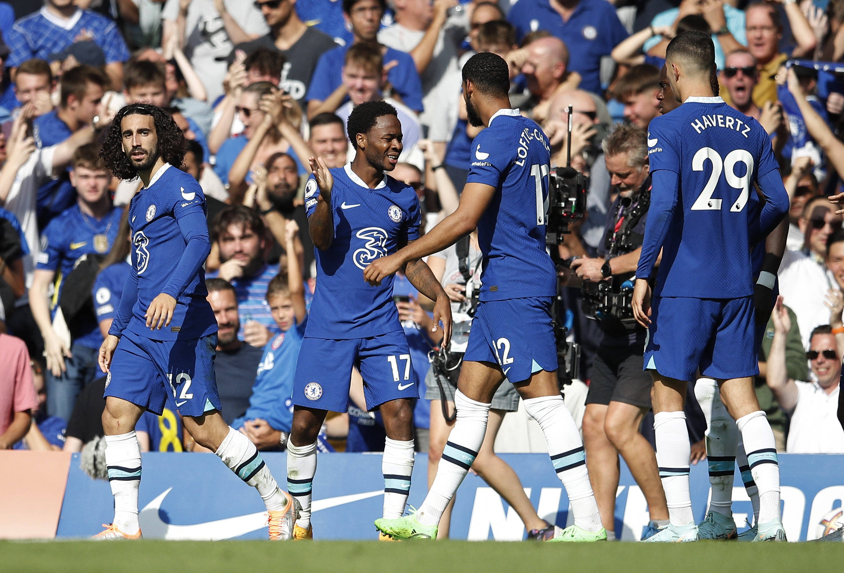 中保持平静 中保持平静